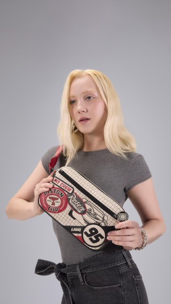 CARS SLING TAS - DISNEY PIXAR LOUNGEFLY