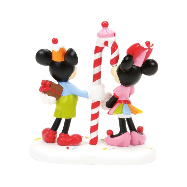 MICKEY EN MINNIE DELEN EEN TRAKTATIE - DISNEY VILLAGE