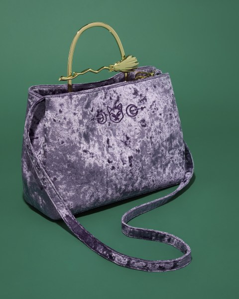 VELVET HANDBAG MET BROOMSTICK - DISNEY LOUNGEFLY HOCUS POCUS