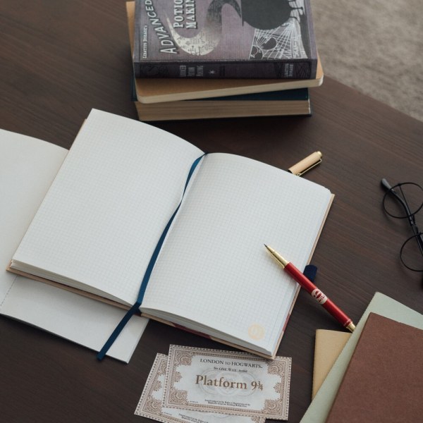 PLATFORM 9 3/4 PREMIUM A5 NOTITIEBOEK MET PEN - HARRY POTTER