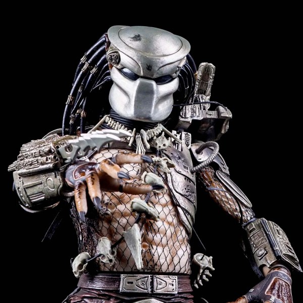 PREDATOR - FIGUUR OP SCHAAL 1/4 - JUNGLE HUNTER PREDATOR MET LED-VERLICHTING