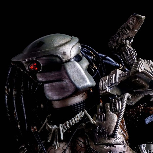 PREDATOR - FIGUUR OP SCHAAL 1/4 - JUNGLE HUNTER PREDATOR MET LED-VERLICHTING