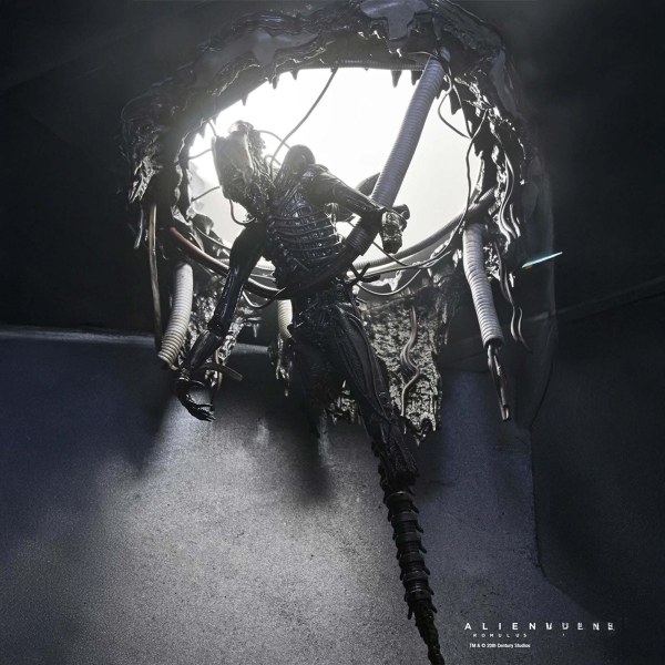 ALIEN: ROMULUS - ACTIEFIGUUR OP SCHAAL VAN 18 CM - DELUXE SUSPENDED LAB XENOMORPH XX121