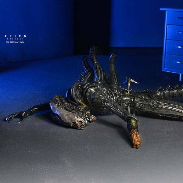 ALIEN: ROMULUS - ACTIEFIGUUR OP SCHAAL VAN 18 CM - DELUXE SUSPENDED LAB XENOMORPH XX121