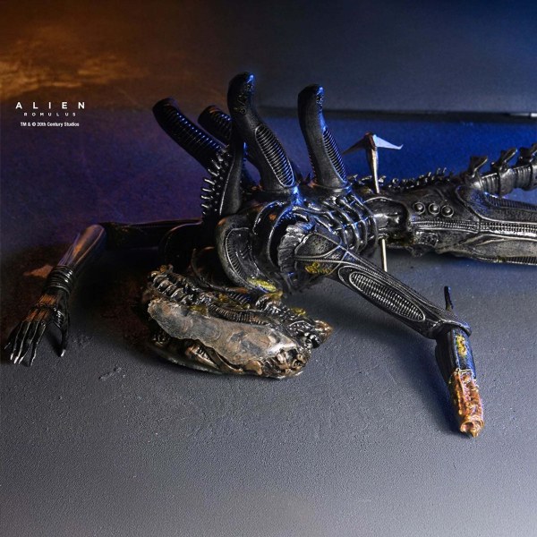 ALIEN: ROMULUS - ACTIEFIGUUR OP SCHAAL VAN 18 CM - DELUXE SUSPENDED LAB XENOMORPH XX121