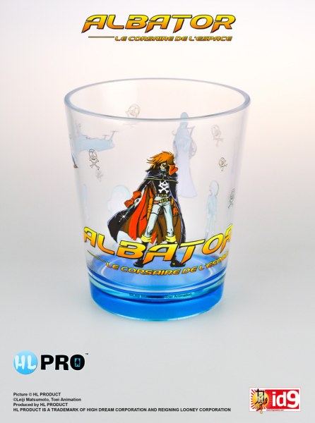 Kapitein Harlock staat in een plastic glas - Kapitein Harlock