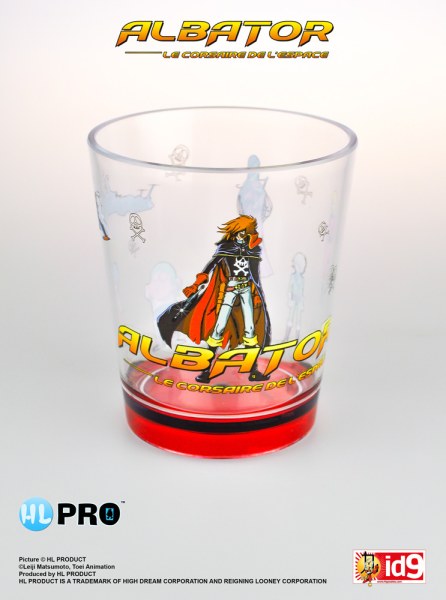 Kapitein Harlock staat in een plastic glas - Kapitein Harlock
