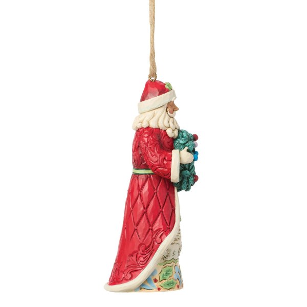 Kerstman met hangende krans als versiering - Heartwood Creek