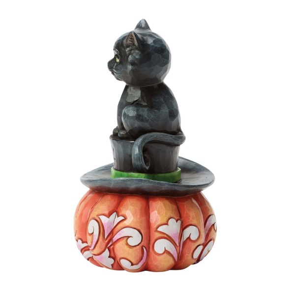 ZWARTE KAT ZITTEND OP EEN HOGE HOED - HEARTWOOD CREEK