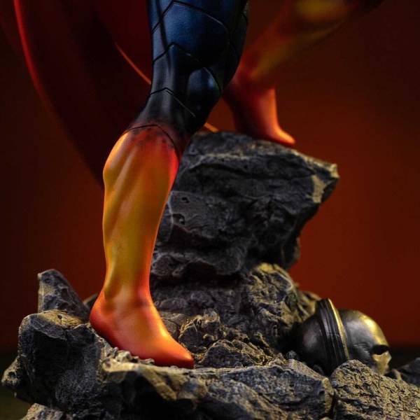 Superman Absolute Art Scale , 25 cm - Iron Studios DC Comics