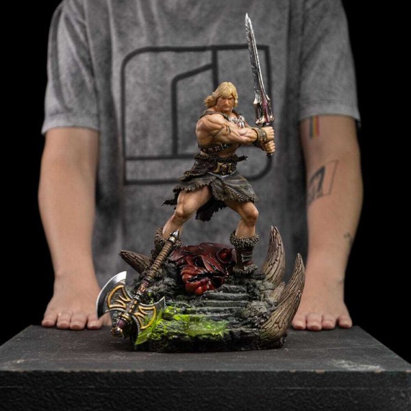 Beeldje Meesters van het Universum 1/10 Art Scale Deluxe He-Man Losgelaten 34 cm