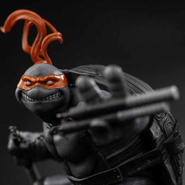 Ninja Turtles beeldje 1/10 Art Scale Michelangelo Zwart-wit variant 26 cm