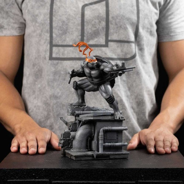 Ninja Turtles beeldje 1/10 Art Scale Michelangelo Zwart-wit variant 26 cm