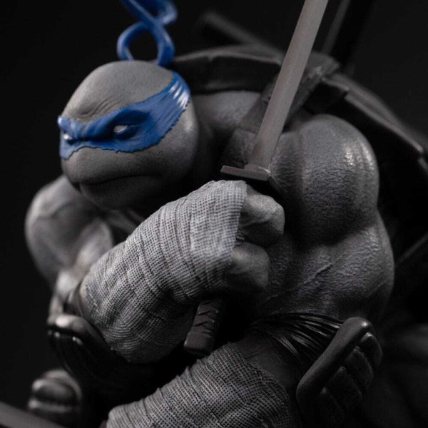 Ninja Turtles beeldje 1/10 Art Scale Leonardo Zwart-wit variant 26 cm