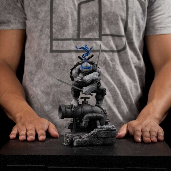 Ninja Turtles beeldje 1/10 Art Scale Leonardo Zwart-wit variant 26 cm