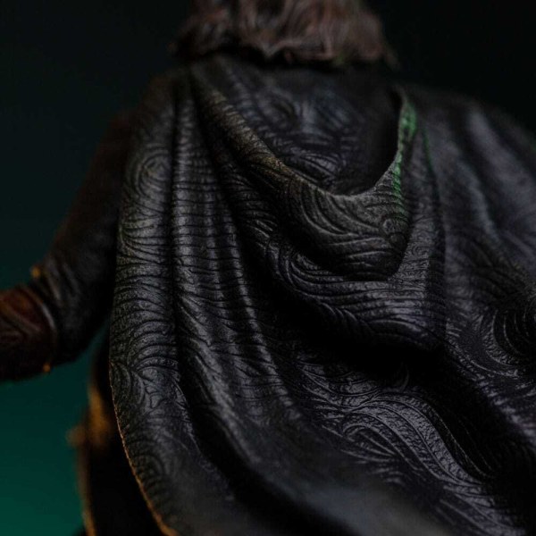 Het Aragorn Unleashed standbeeld uit Lord of the Rings, Art Scale 1/10, 31 cm.