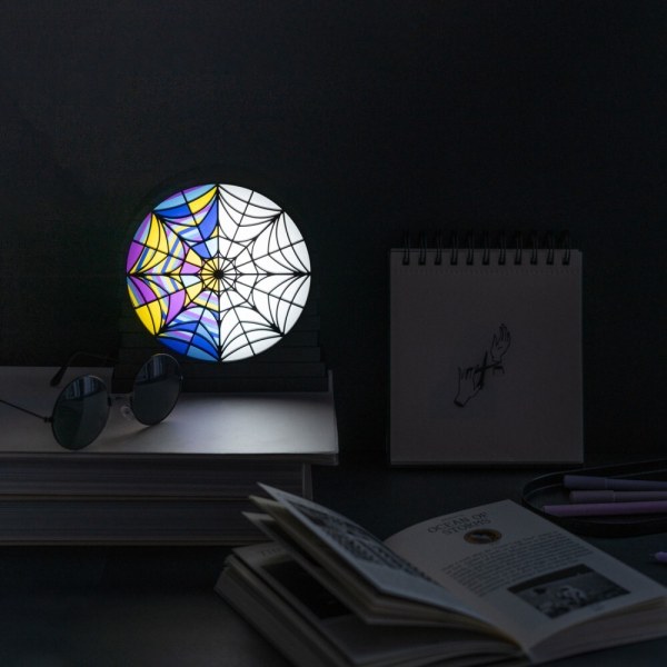 Wednesday Lamp – Raam van Ophelia Hall