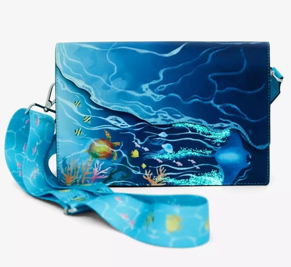 EXCLUSIEVE WATER FLOW SCHOUDEDTAS - DISNEY LOUNGEFLY VAIANA