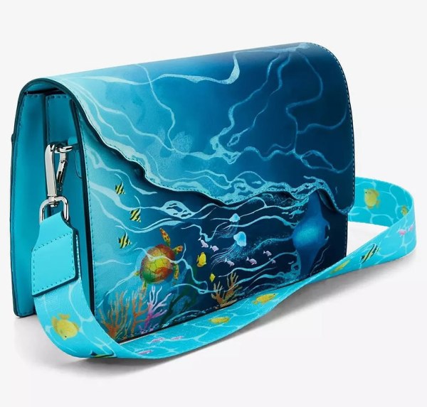 EXCLUSIEVE WATER FLOW SCHOUDEDTAS - DISNEY LOUNGEFLY VAIANA