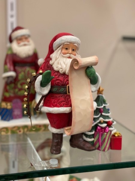 De kerstman leest het verlanglijstje voor - Jim Shore