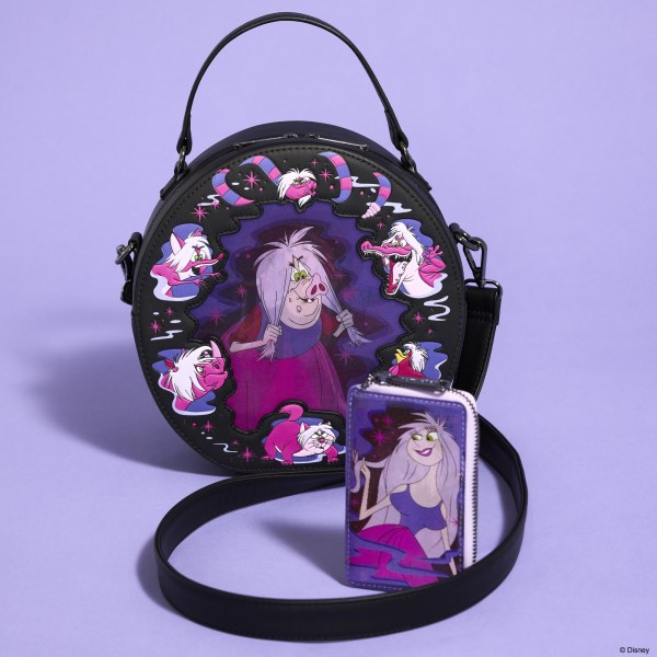 Madam Mim Lenticulaire Pasjeshouder - Disney Loungefly Merlijn de Tovenaar