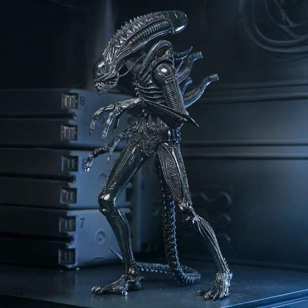 ALIENS - 7" SCHAAL ACTIEFIGUUR - 40E VERJAARDAG ULTIMATE WARRIOR XENOMORPH (ZWART)