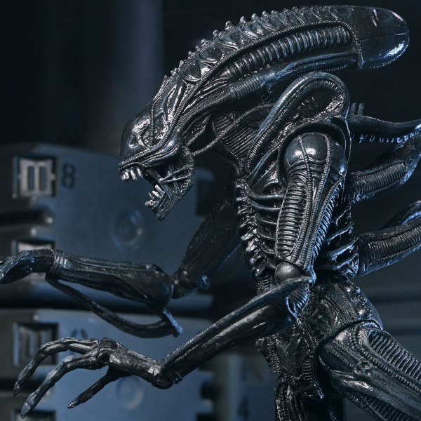 ALIENS - 7" SCHAAL ACTIEFIGUUR - 40E VERJAARDAG ULTIMATE WARRIOR XENOMORPH (ZWART)