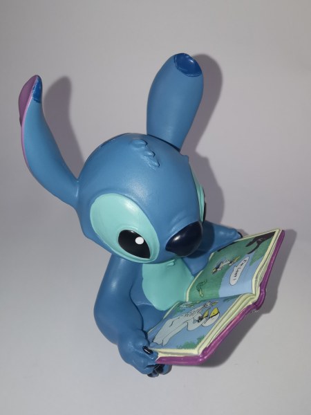 MINI STITCH MET BOEK - DISNEY SHOWCASE