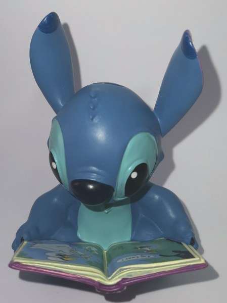 MINI STITCH MET BOEK - DISNEY SHOWCASE