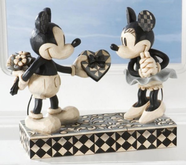 MICKEY BIEDT MINNIE EEN CADEAU AAN - DISNEY TRADITIONS