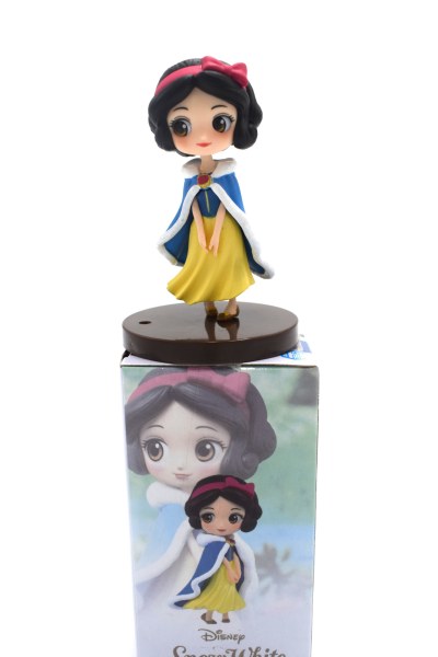 MINI SNEEUWWITJE MET JAS - DISNEY Q POSKET