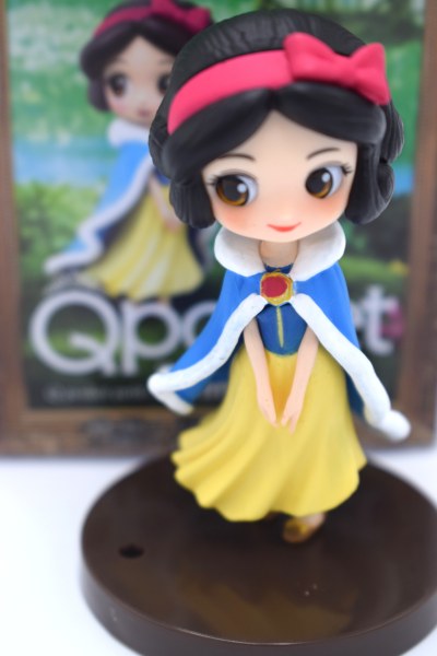 MINI SNEEUWWITJE MET JAS - DISNEY Q POSKET