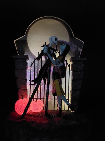 DE NIGHTMARE BEFORE CHRISTMAS LICHT OP - DISNEY SHOWCASE