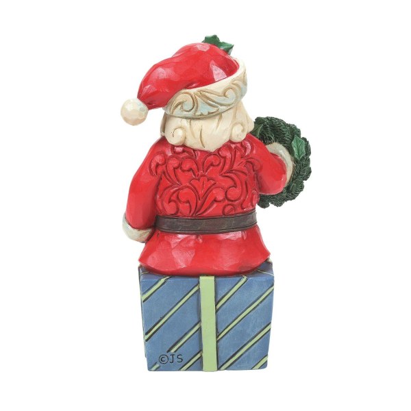 DE KERSTMAN ZIT OP EEN GESCHENK - JIM SHORE HEARTWOOD CREEK