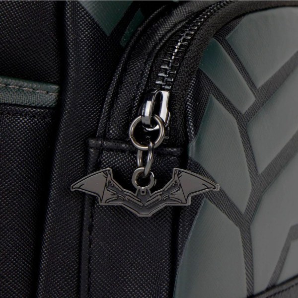 BATMAN COSPLAY MINI RUGZAK - DC COMICS LOUNGEFLY