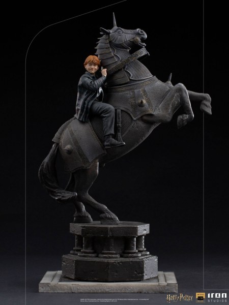 RON WEASLEY BIJ DE WIZARDS SCHAAKBORD ART SCALE - HARRY POTTER