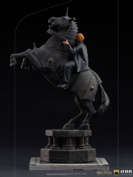 RON WEASLEY BIJ DE WIZARDS SCHAAKBORD ART SCALE - HARRY POTTER