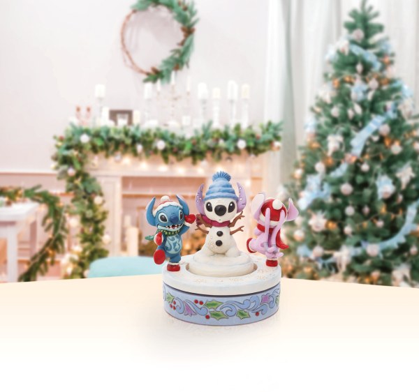 STITCH & ANGEL BOUWEN EEN DRAAIENDE SNEEUWPOP - DISNEY TRADITIONS