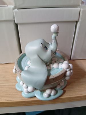 Disney Dumbo figuurtje in bad, 10 cm